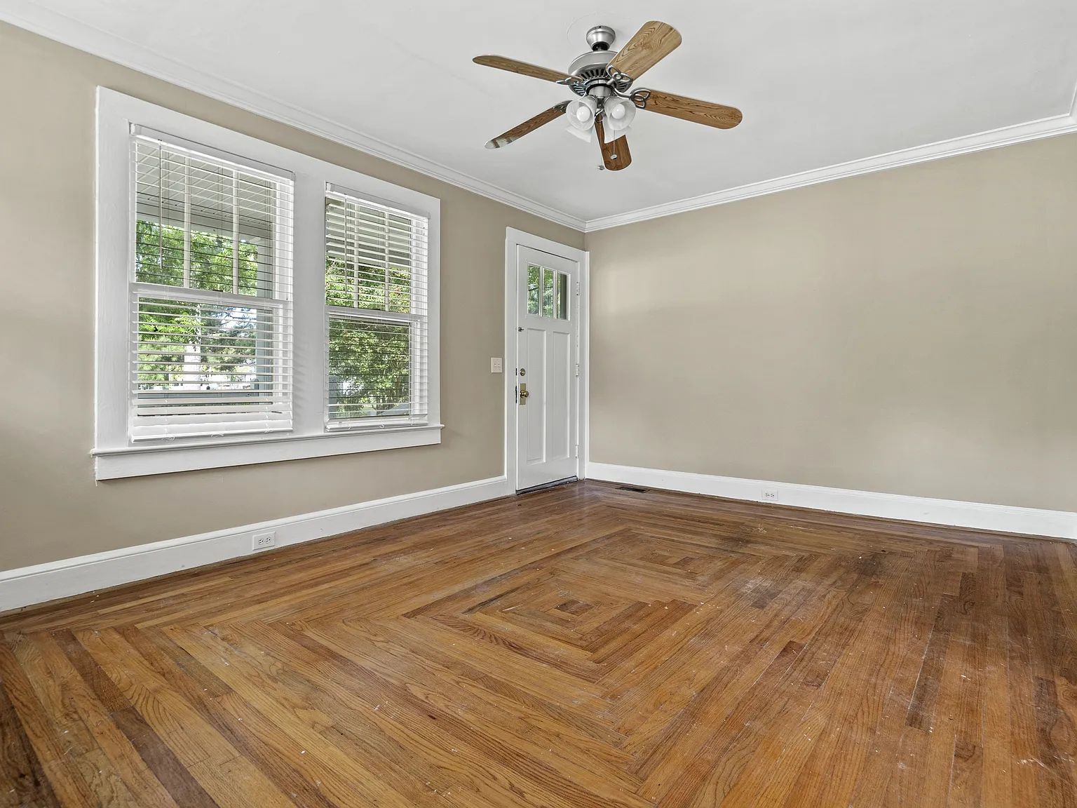 202 Carolina Dr - 1 — Photo 2