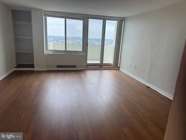 604 S Washington Sq #36-1611 — Photo 2