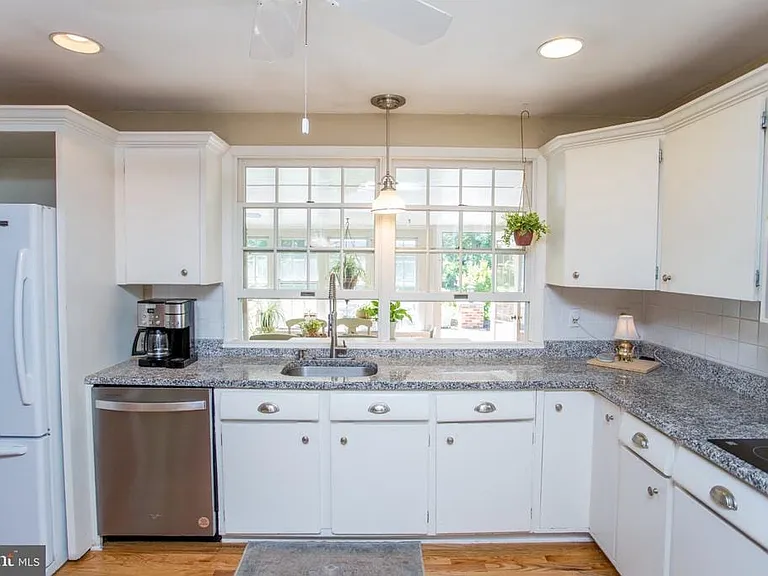 67 Townview Dr — Photo 15