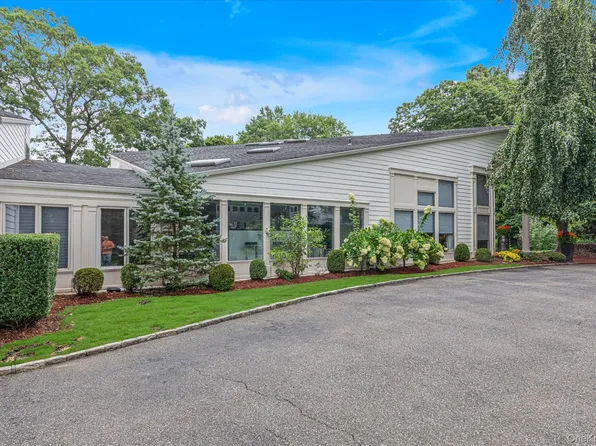 5 Carol Lane, Upper Brookville, NY 11545