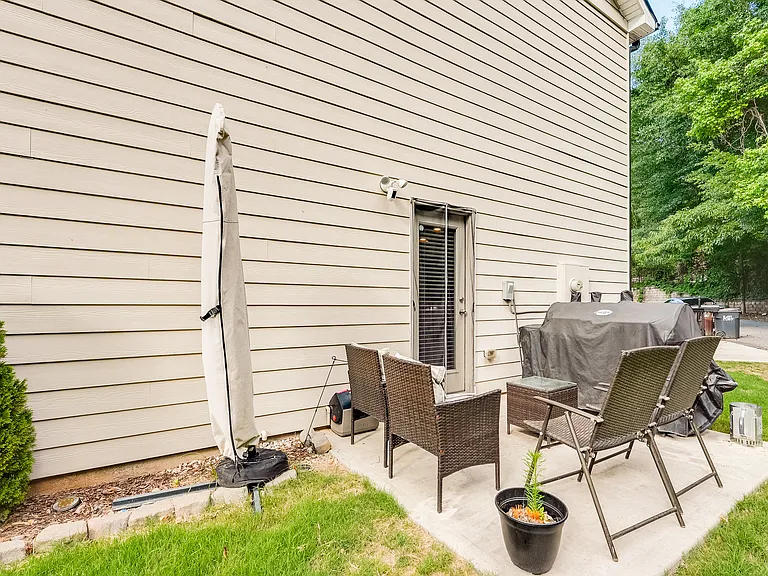 1313 Sweetbriar Cir — Photo 26