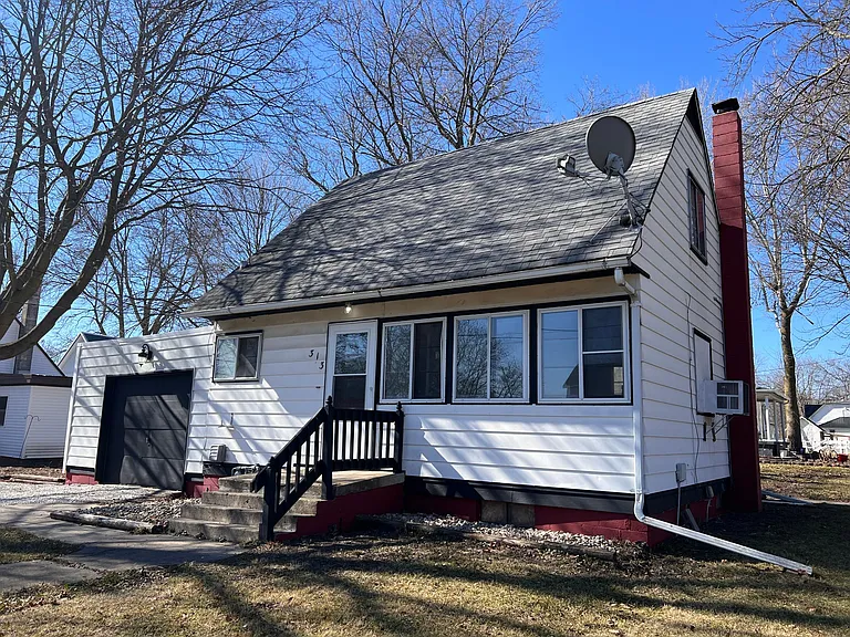 313 N Calhoun St — Photo 1