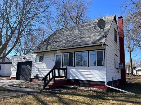 313 N Calhoun St, Tolono, IL 61880