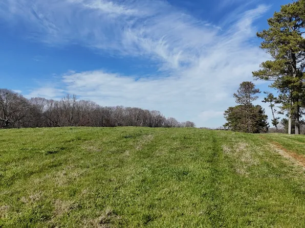 21 Jess Ln, Commerce, GA 30530