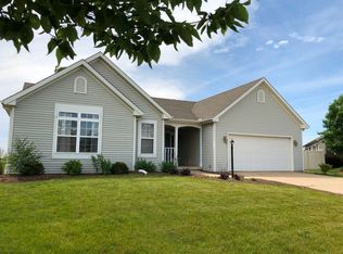 907 Trailway Dr, Champaign, IL