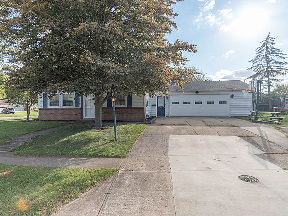 2nd image of 1081 Colonial Dr