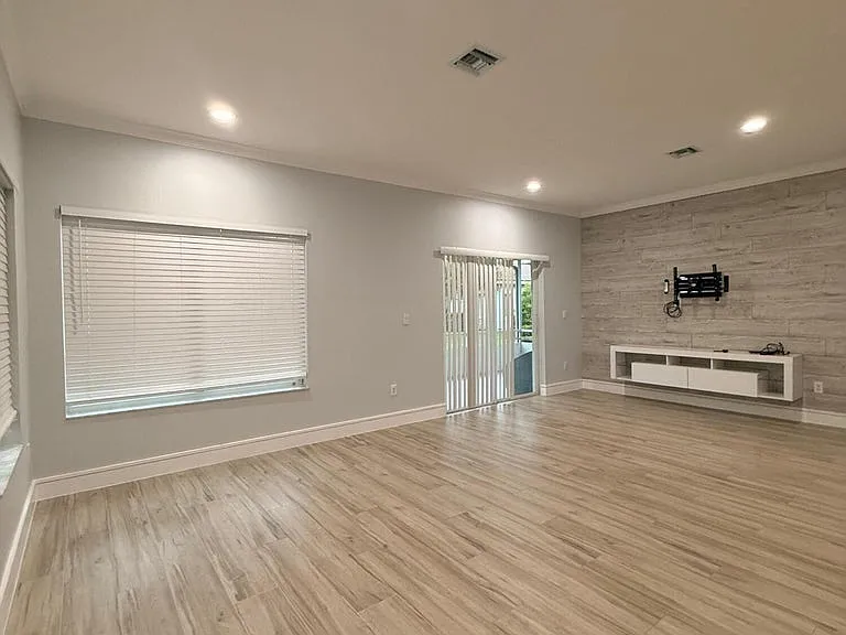 1310 SW 48th Ter — Photo 28