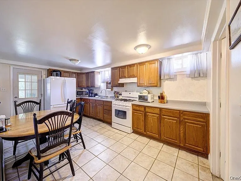 40 Summit Ave #2 — Photo 2