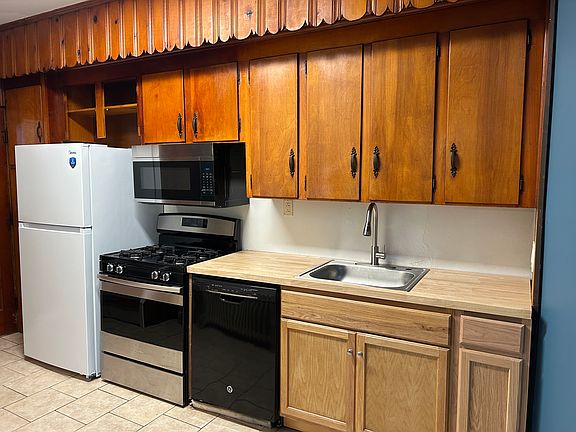 2nd image of 471-473 Wildwood Ave