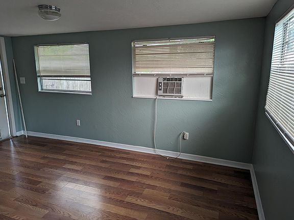 4th image of 1032 Roberta St Unit A