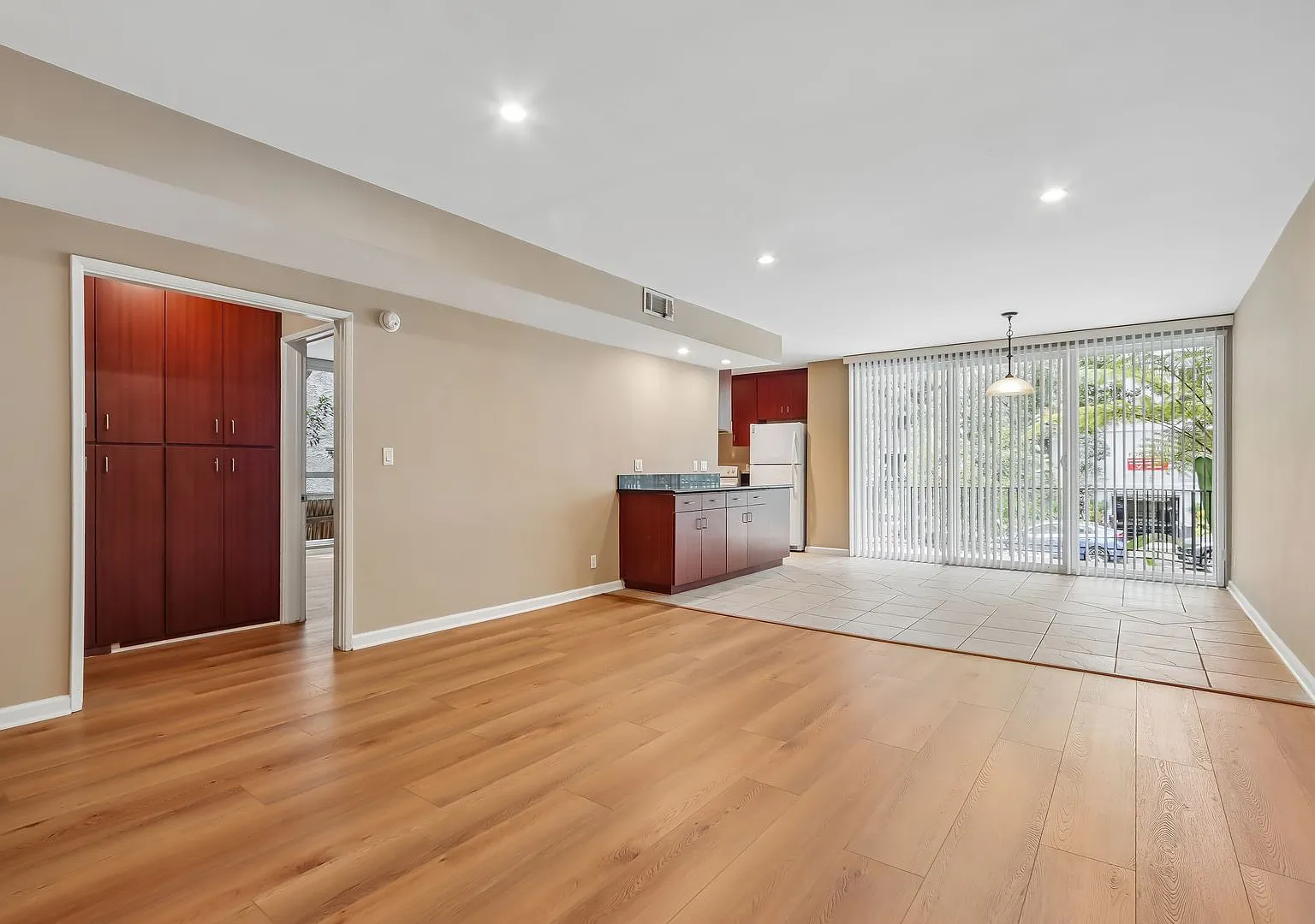 Welcome to 116 N. Wetherly Drive Prime Los Angeles Living Near Beverly Hills — Photo 1