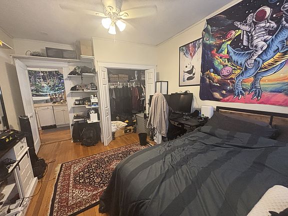 4th image of 35 Queensberry St #16