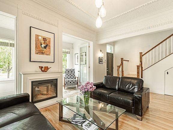 3rd image of 109 Rue Du Prince Arthur