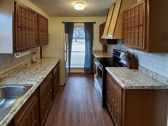 4th image of 160 Faircrest Dr