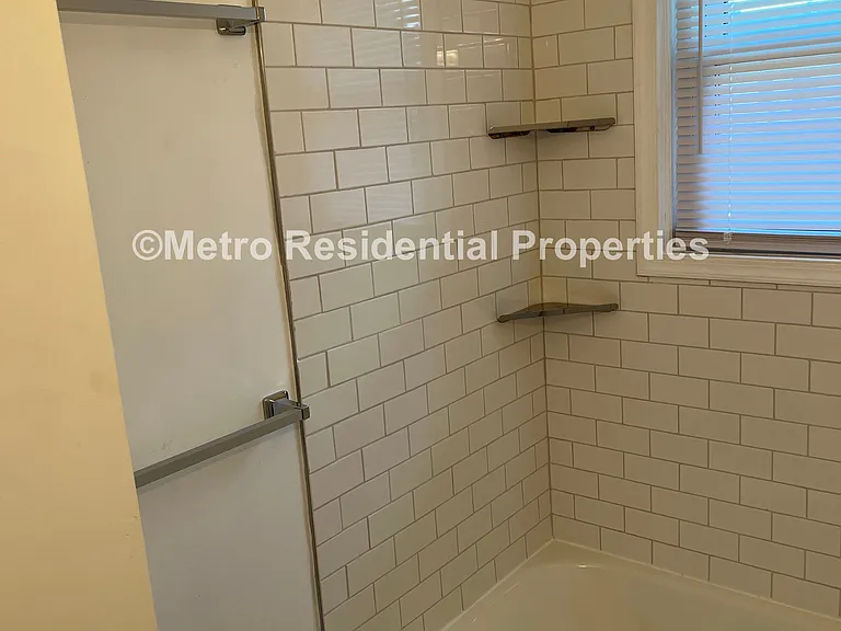 1014 Nelson St — Photo 15