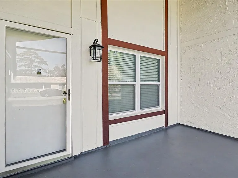 10157 Bluff Ct — Photo 4