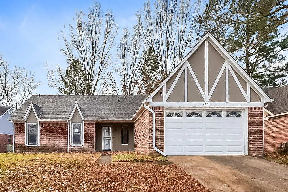 4 bed, 2.0 bath, 1900 sqft, $1,910 — Photo 1