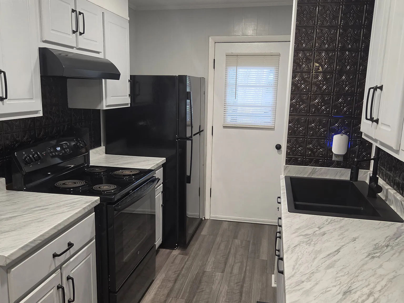 3 bed, 1800 sqft, $1,800 — Photo 4