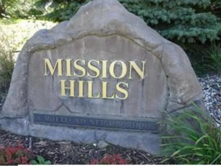487 Mission Hills Way E — Photo 5