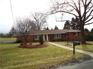 2 Bonnieview Dr, Beaver Falls, PA 15010