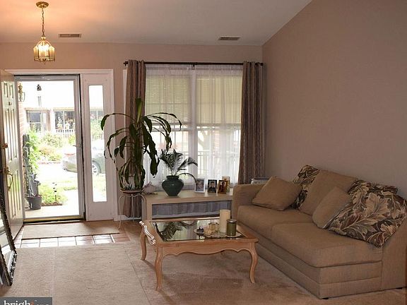 2nd image of 906 Yardarm Ln