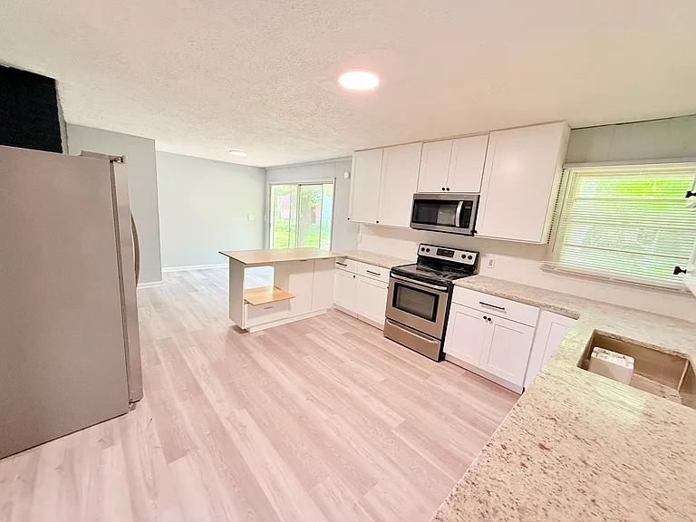 3130 Bancroft Ave — Photo 14