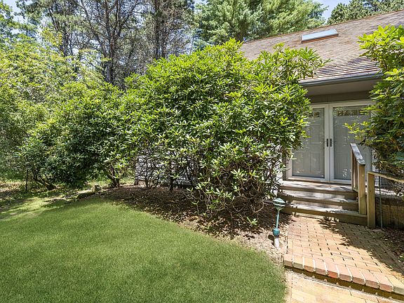 4th image of 15 Huckleberry Ln