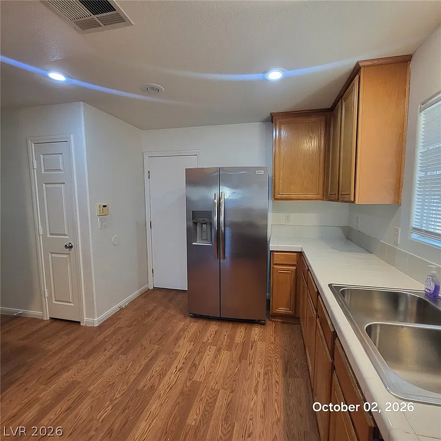 4 bed, 2.5 bath, 2320 sqft, $2,350 — Photo 3