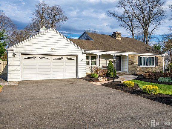 3rd image of 42 Buchanan Rd