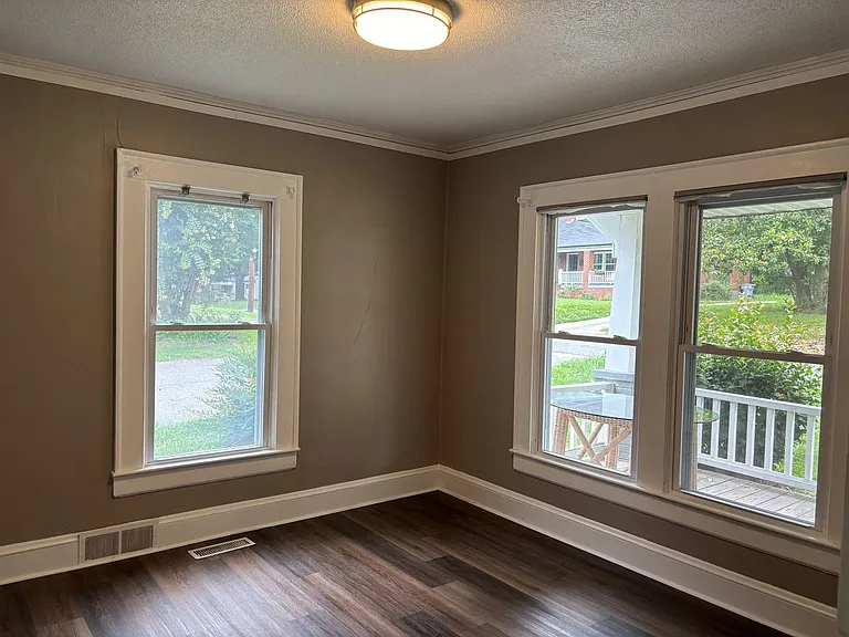825 Dixon Ave — Photo 11