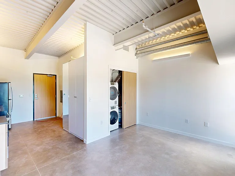 418 East Grand — Photo 34