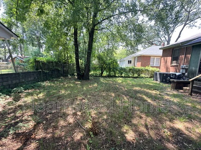1408 Victoria St — Photo 28