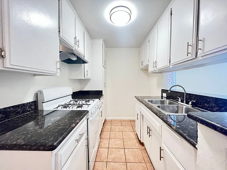 del14831 — Photo 4