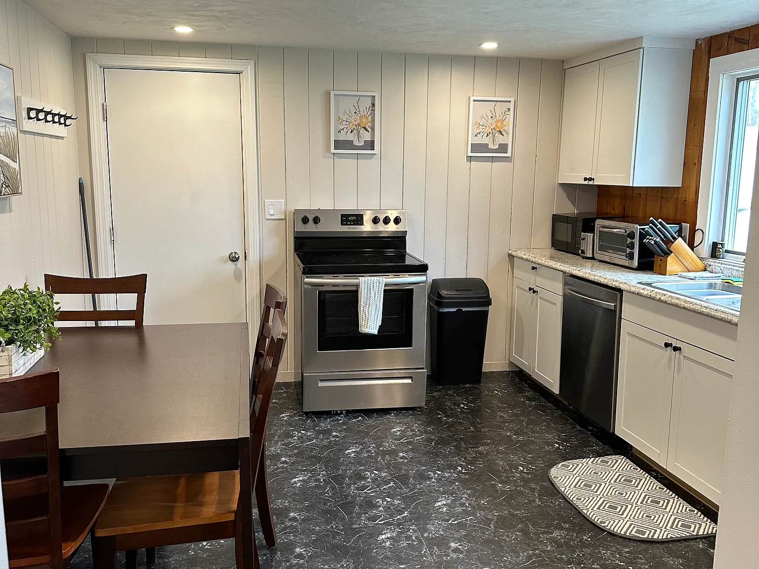 2 bed, 1000 sqft, $2,200 — Photo 3