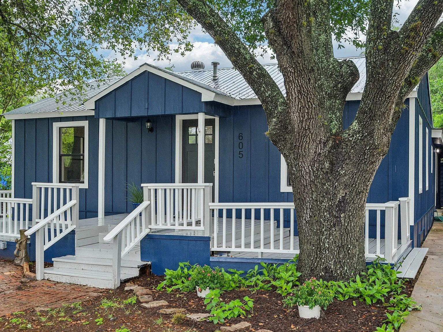 4 bed, 3.0 bath, 1920 sqft, $2,400 — Photo 3