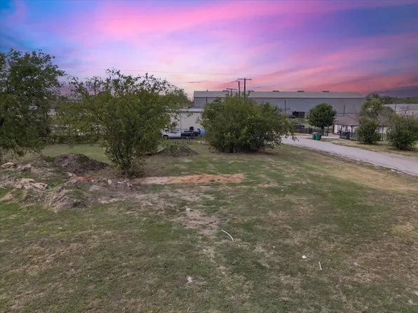 111 N Baker St, Ferris, TX 75125