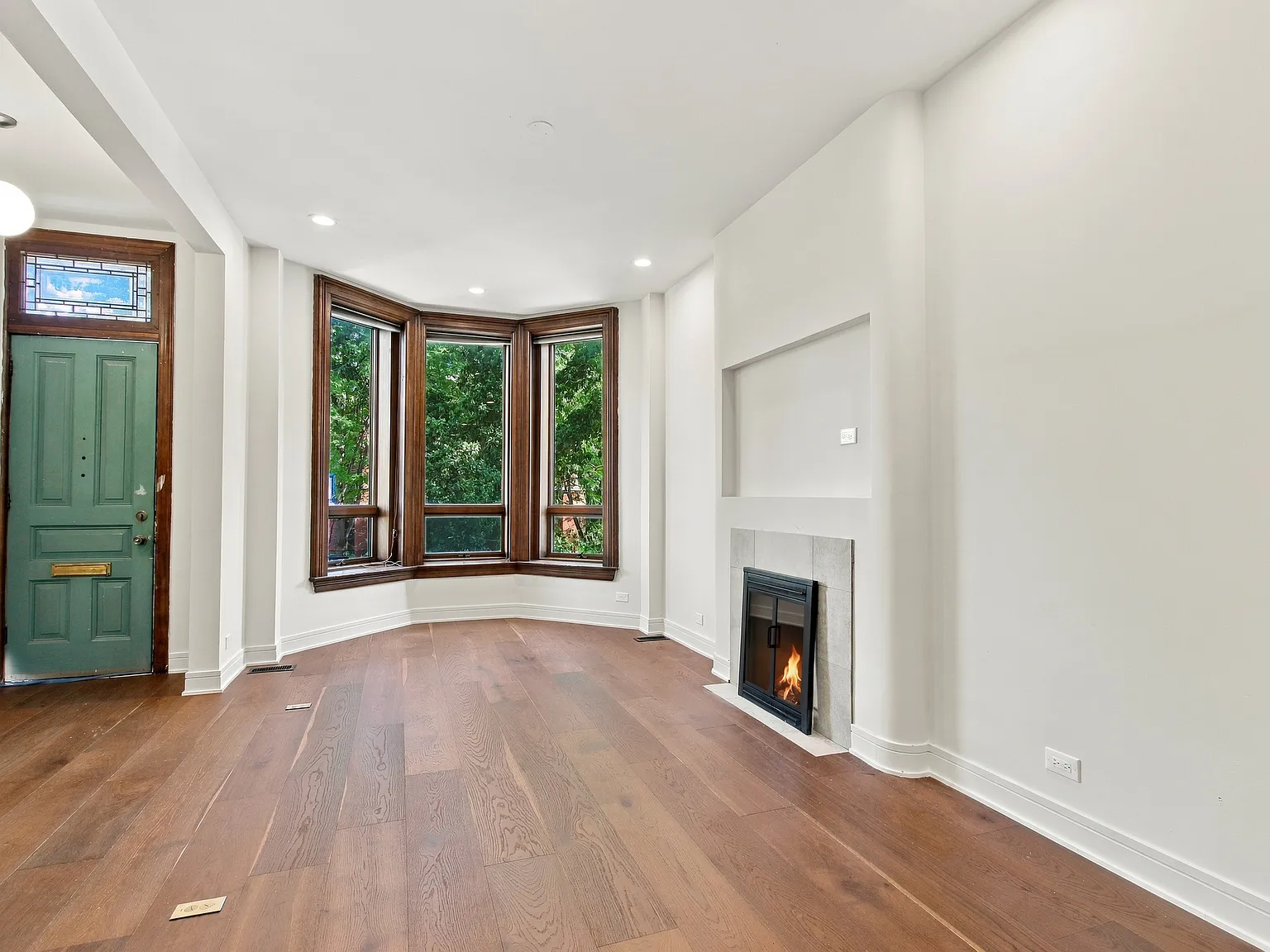 2 bed, 1100 sqft, $5,600 — Photo 3