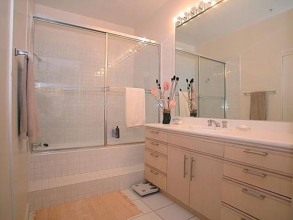 4th image of 655 India St Unit 423
