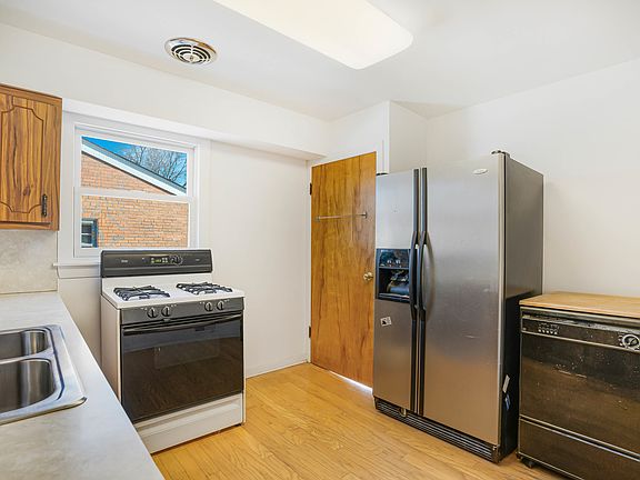 4th image of 37 E Quincy St