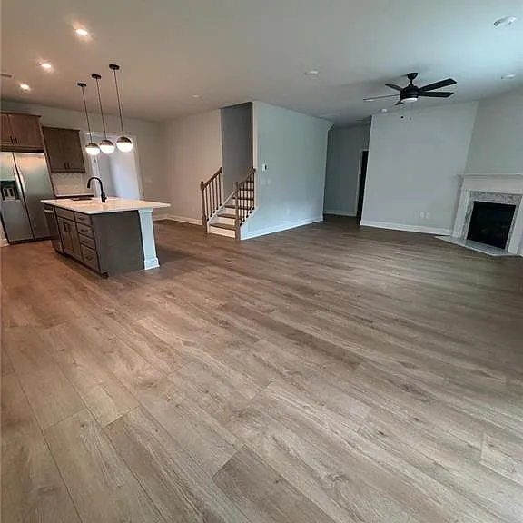 1690 Branch Creek Dr — Photo 3
