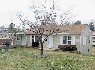 415 9th St, Newport, TN 37821