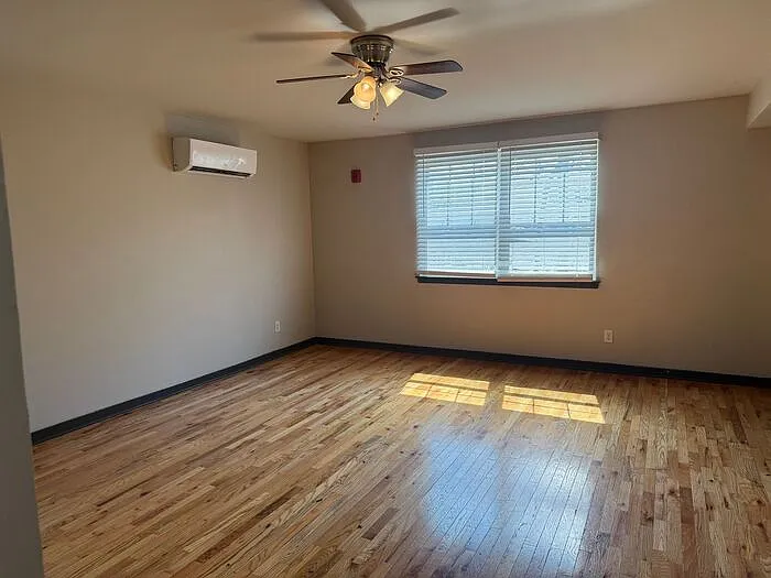 Building Photo - 517 Veritas St #24