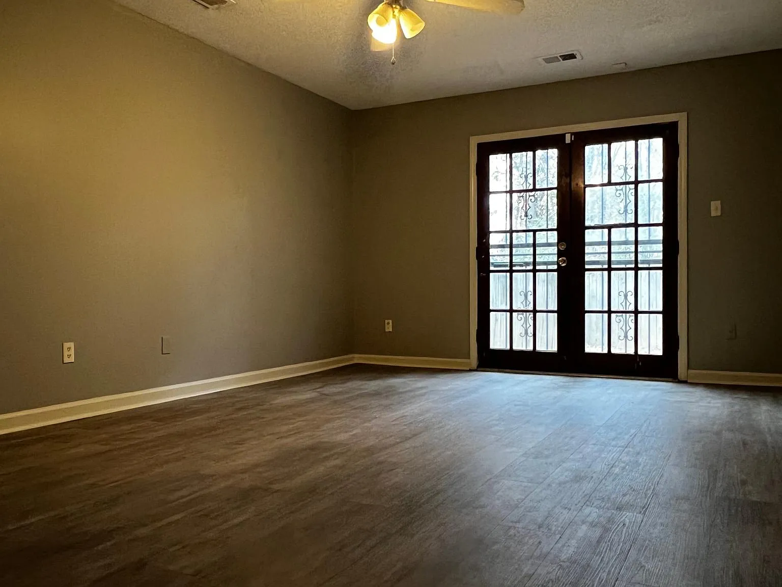 4225 Cedartree Dr — Photo 4