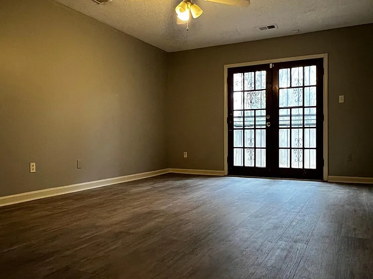 4225 Cedartree Dr — Photo 4