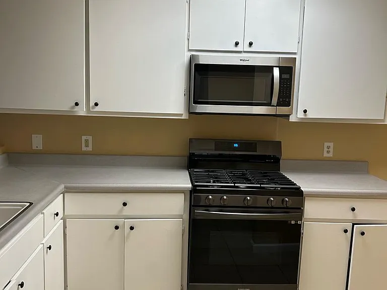 1319 Acacia Ave #5 — Photo 1