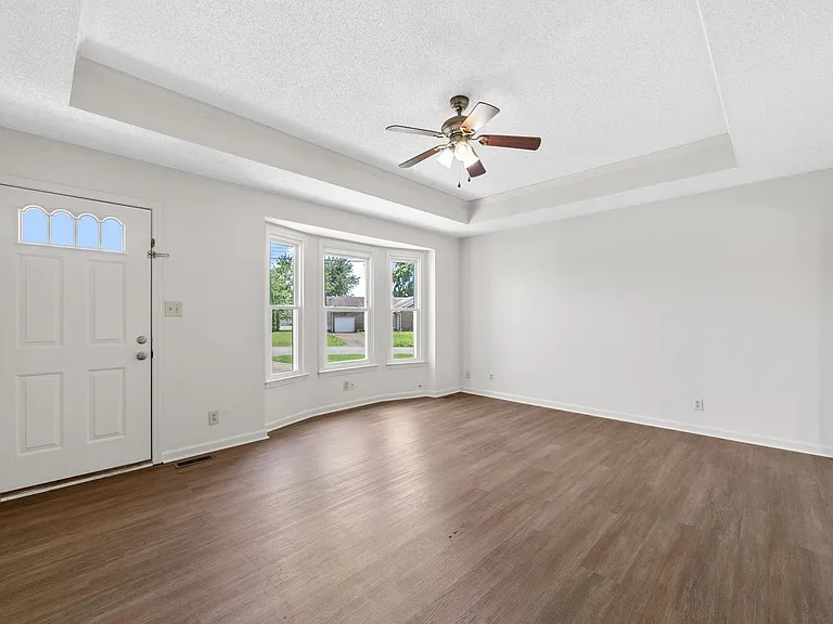 253 Moncrest Dr — Photo 5
