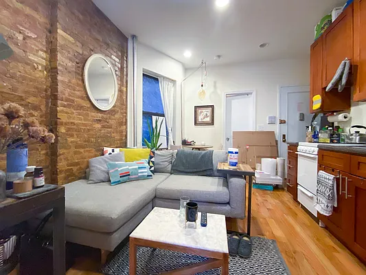 Rented by City Connections Realty | media 12