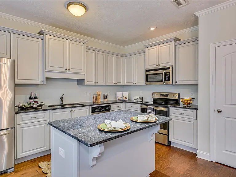 5564 Connor Dr — Photo 15