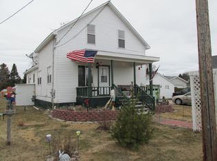1706 N Lake Shore Dr, Gladstone, MI 49837