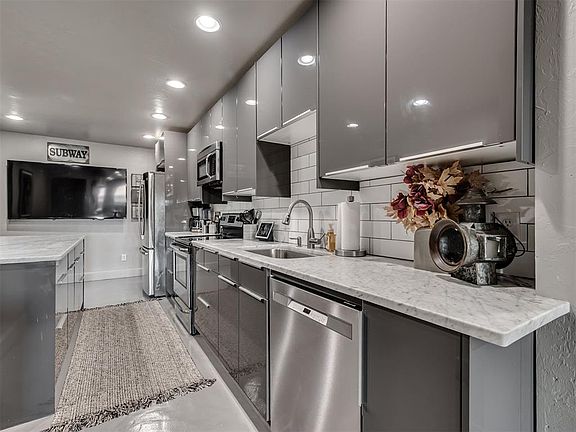 5th image of 6000 N Brookline Ave APT 60